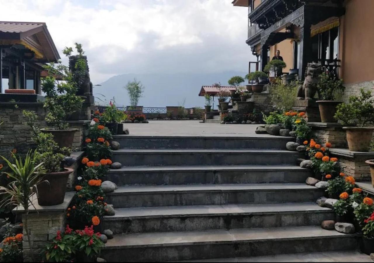 The Chumbi Mountain Retreat & Spa Hotel Pelling Exterior photo