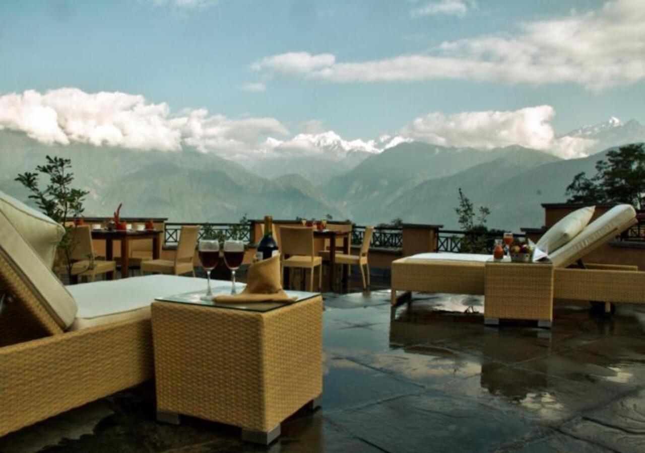 The Chumbi Mountain Retreat & Spa Hotel Pelling Exterior photo